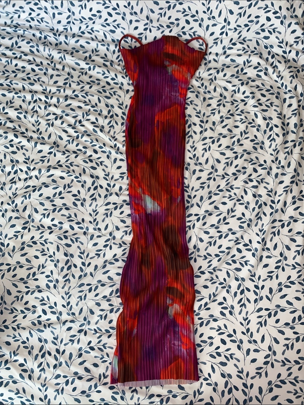 PrettyLittleThing Red & Purple Abstract Print Plisse Maxi Dress